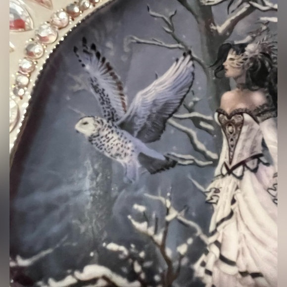 🎃Pick 3/75% Off🎃 Limited Edition Crystal Enchantments Winter Journey Plate - Picture 5 of 8
